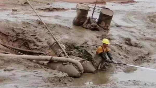 河床清淤工程施工方法以及水下清淤方式