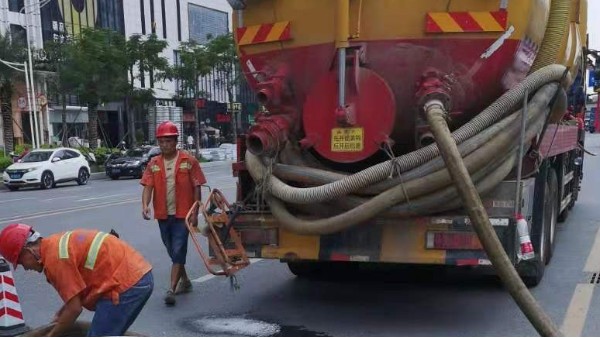 专业的清理化粪池流程及安全事宜
