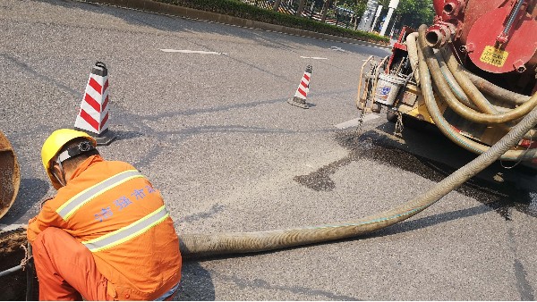 高压清洗车如何正确地疏通管道