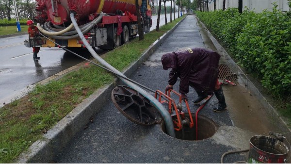 超高压水射流清洗与其他清洗方式的比较